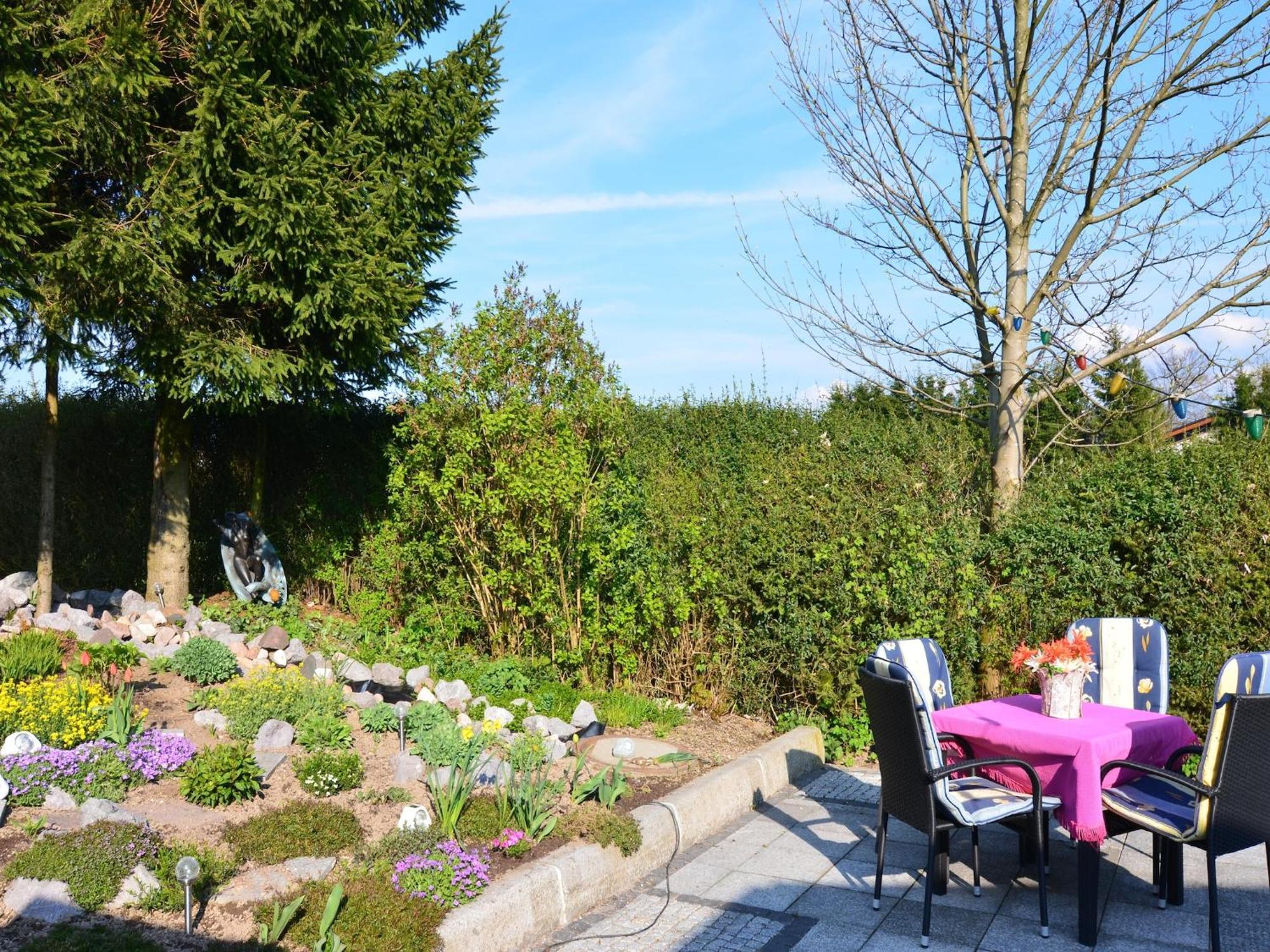 Holiday Home With Garden Neustadt am Rennsteig Exteriör bild