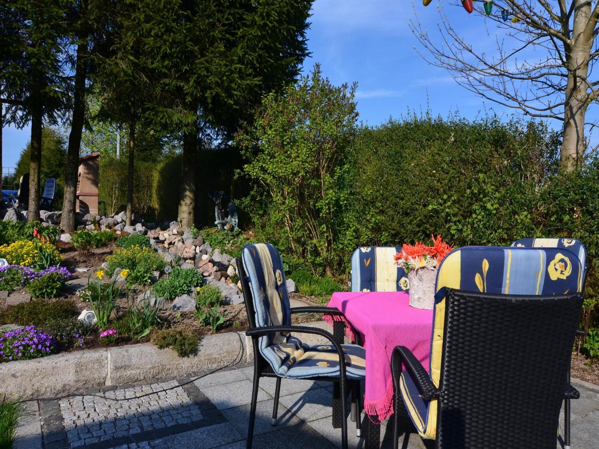 Holiday Home With Garden Neustadt am Rennsteig Exteriör bild