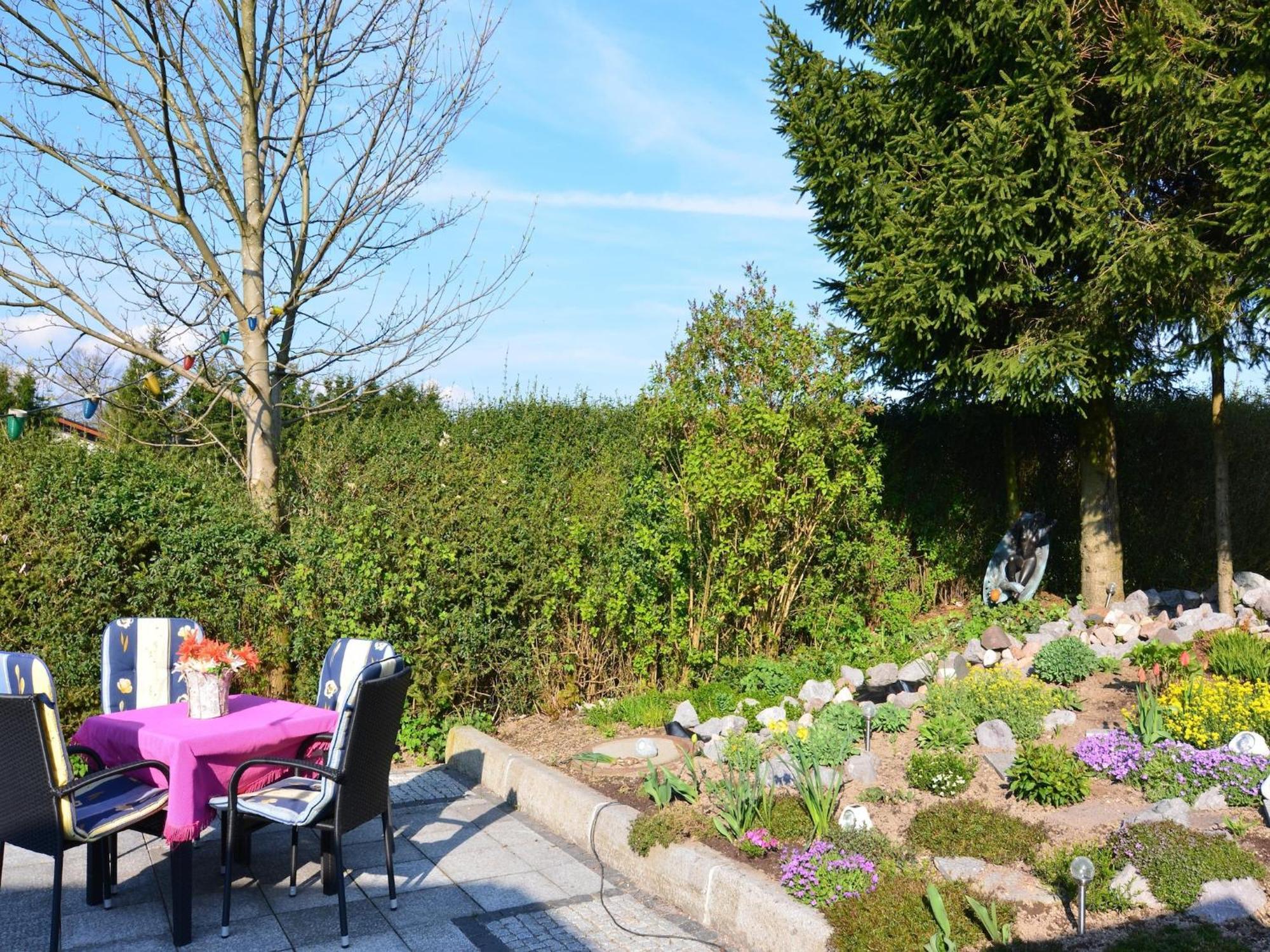 Holiday Home With Garden Neustadt am Rennsteig Exteriör bild