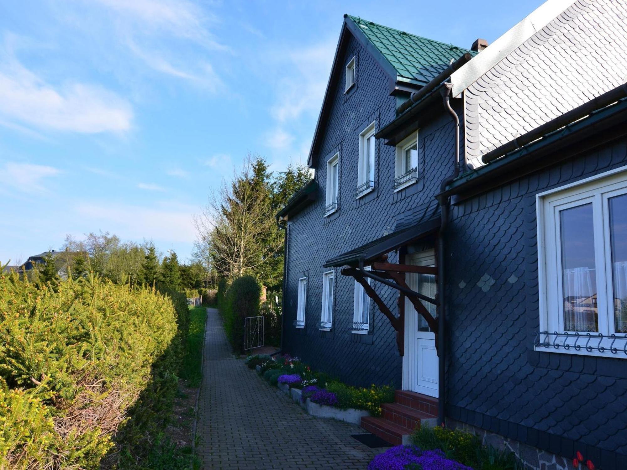 Holiday Home With Garden Neustadt am Rennsteig Exteriör bild