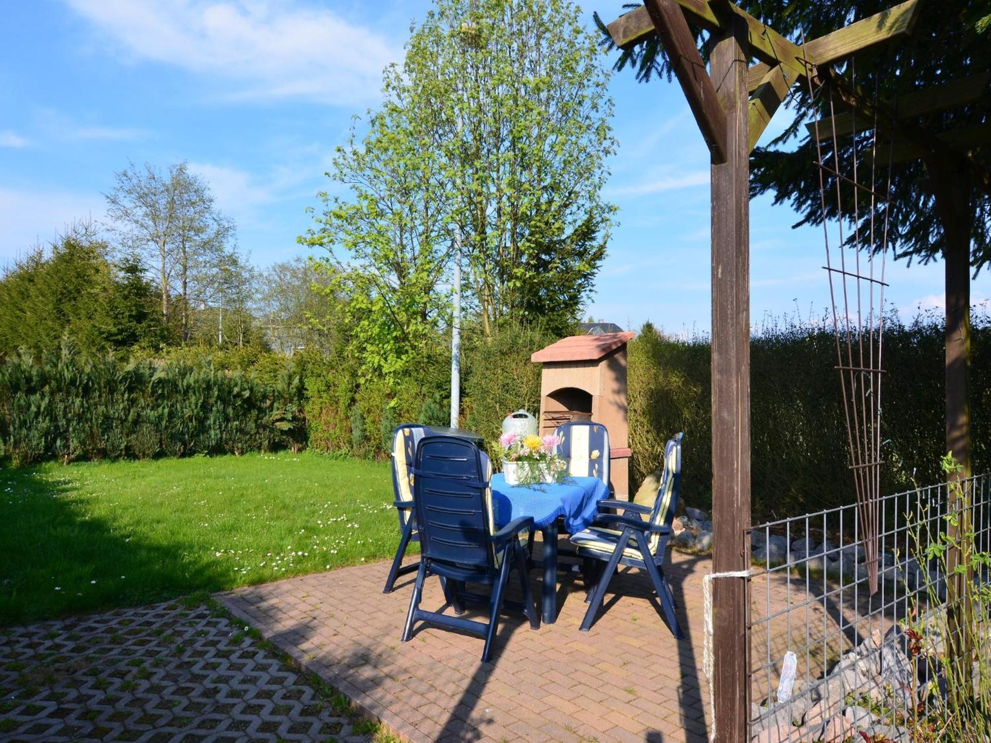 Holiday Home With Garden Neustadt am Rennsteig Exteriör bild