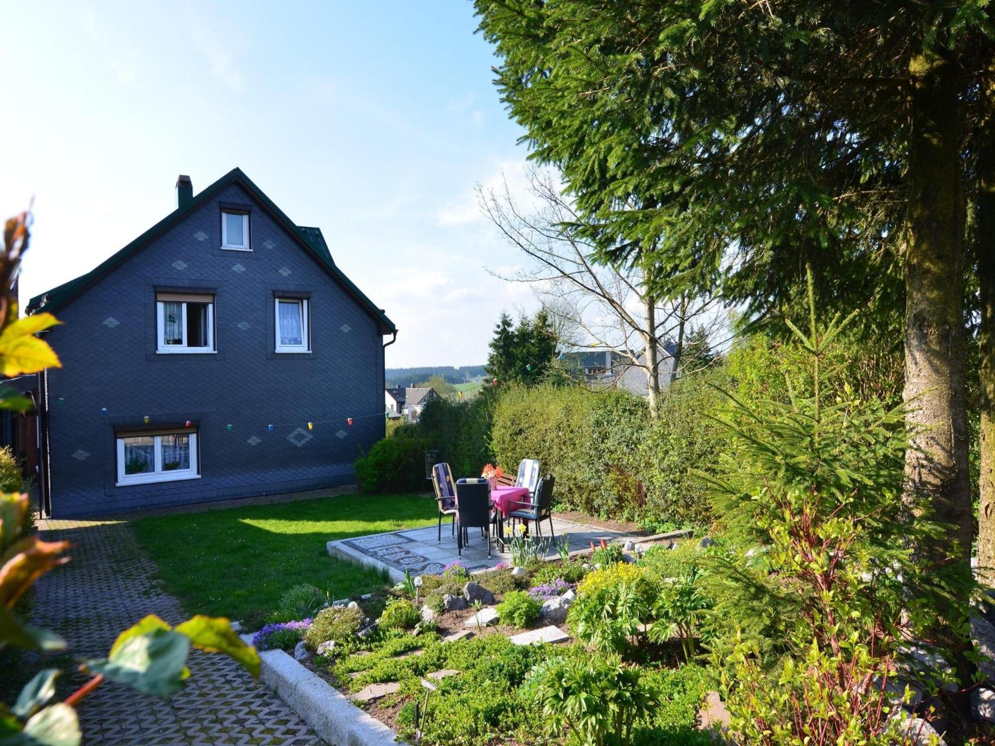 Holiday Home With Garden Neustadt am Rennsteig Exteriör bild