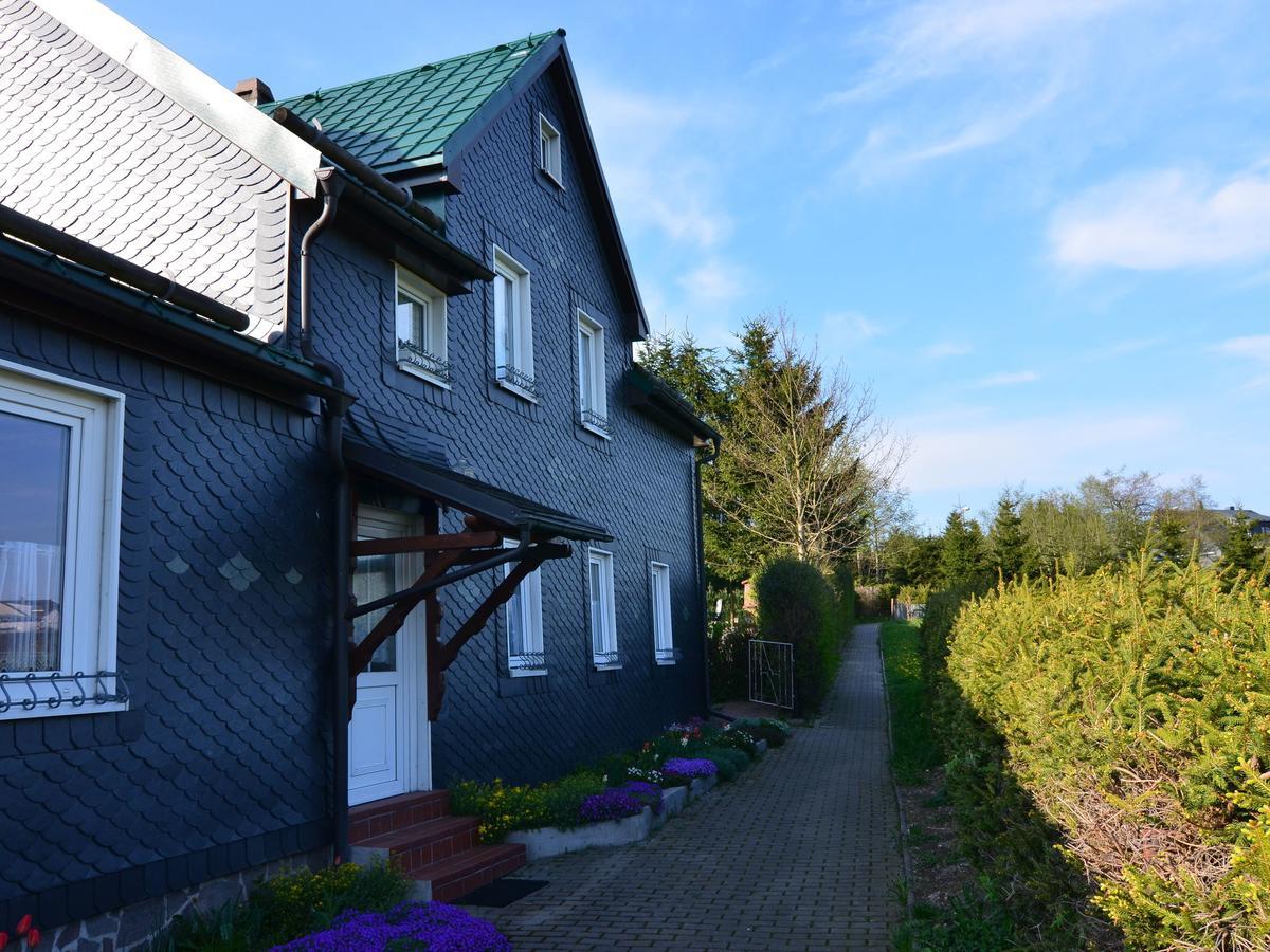 Holiday Home With Garden Neustadt am Rennsteig Exteriör bild